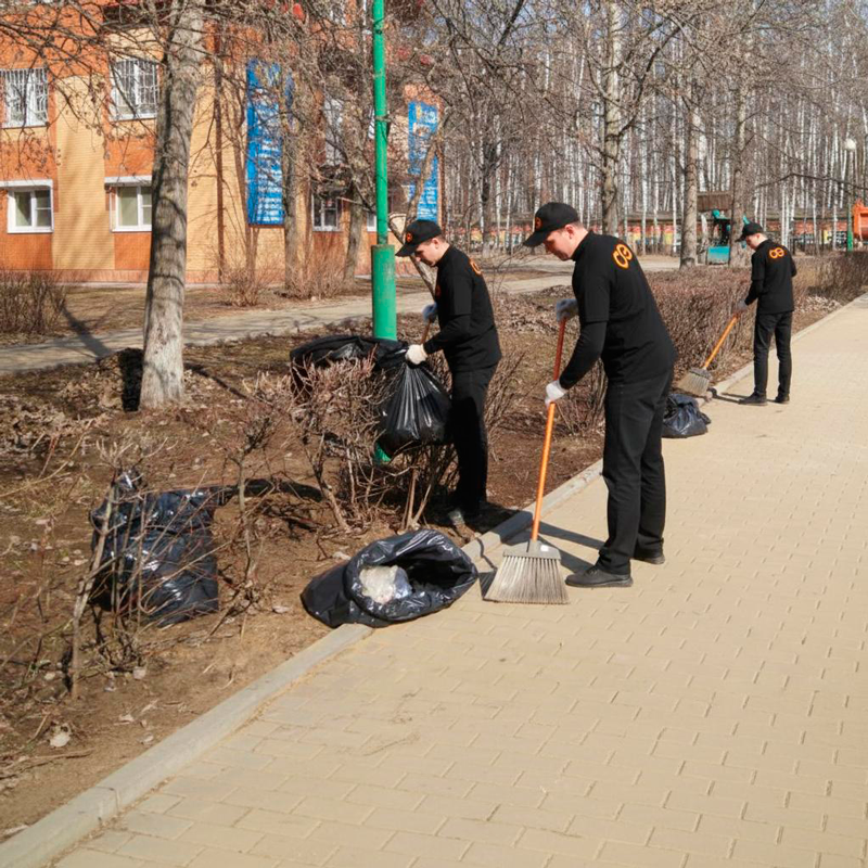 Уборка листьев в Татарске